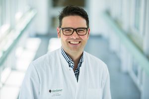 Oliver Neuhaus, Chefarzt der Abteilung für Unfallchirurgie am Krankenhaus Maria-Hilf, Krefeld