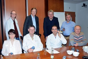 Experten aus Gastroenterologie, Onkologie, Psychoonkologie, Visceralchirurgie und Strahlentherapie des Krankenhauses Maria-​Hilf und des Facharztzentrums Krefeld stellten sich den zahlreichen Fragen in einer Telefonaktion