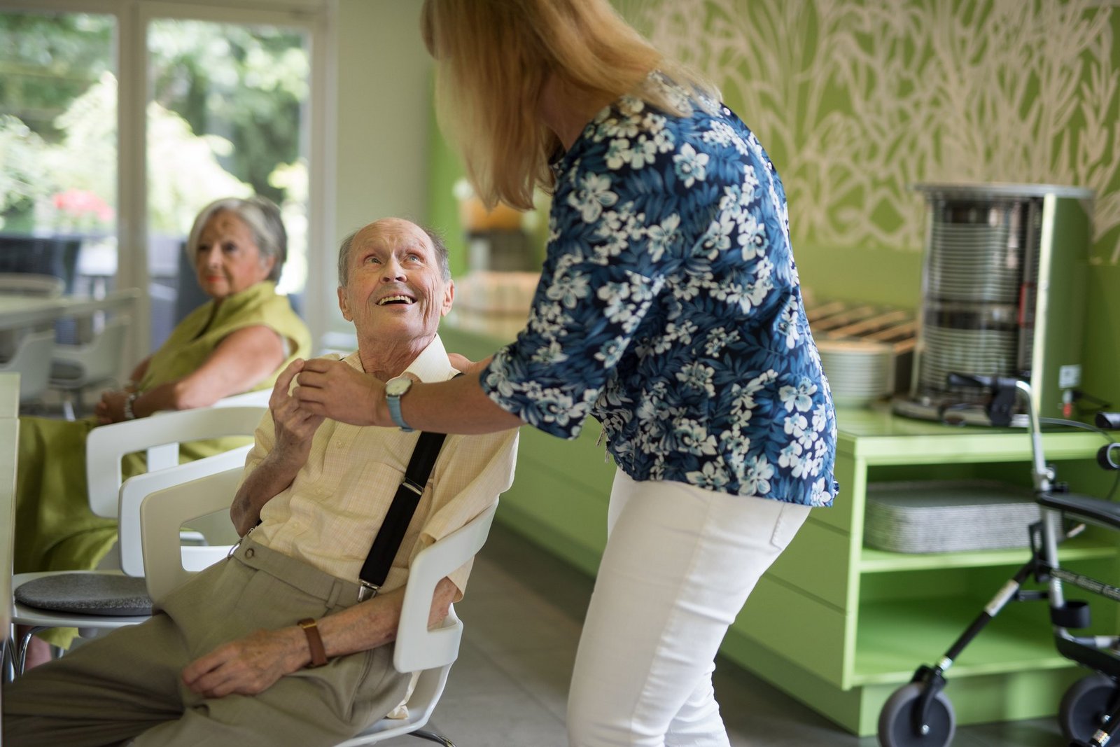 Patienten im Speiseraum der Parkklinik für seelische Gesundheit