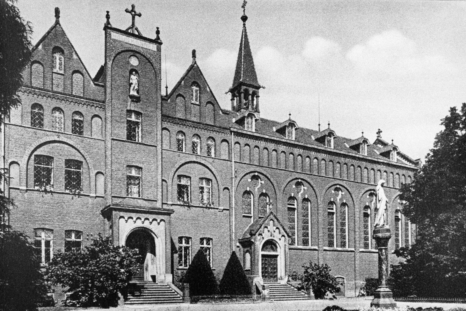 Historisches Gebäude des damaligen Alexianer-KrankenhausesKrankenhauses Maria-Hilf um 1861