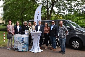 Pflegekammer vor Ort mit Info-Bully im Alexianer-Park Krefeld