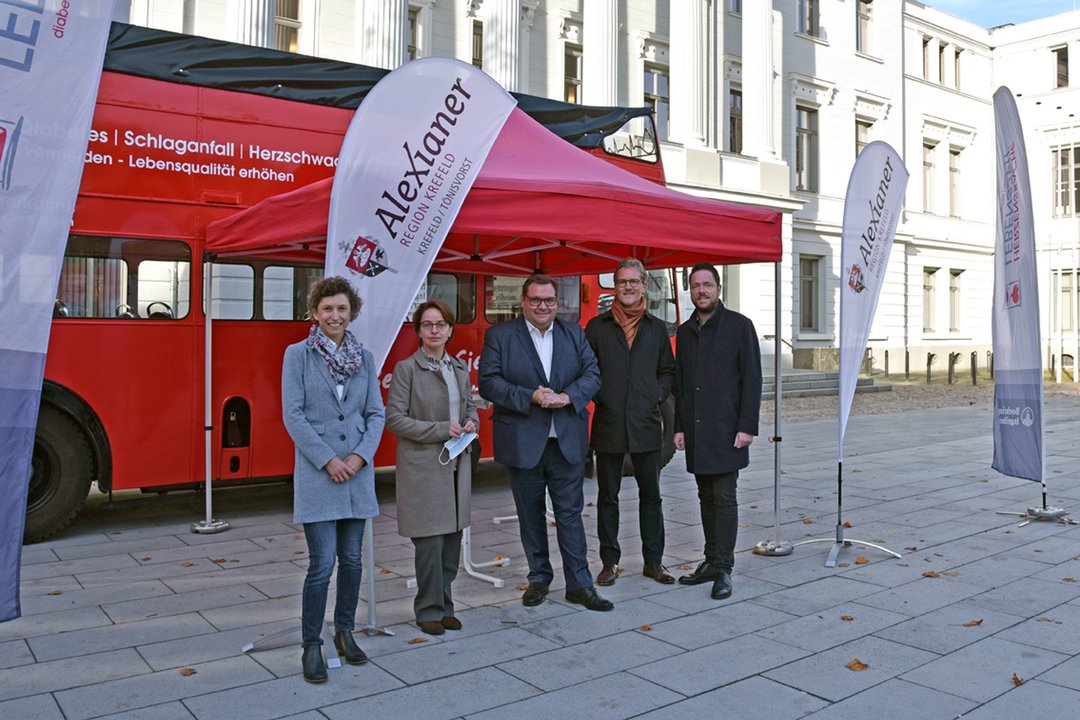 Frank Meyer, Oberbürgermeister der Stadt Krefeld, besuchte die Alexianer am Schlaganfall-Infobus