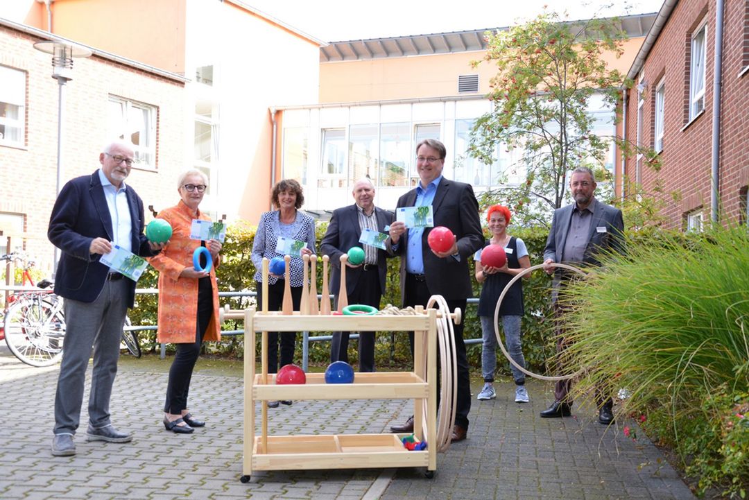 Auf  Initiative der Tönisvorster Kreistagsabgeordneten konnte sich das Seniorenhaus Vorst –Kandergarten- über eine Spende in Höhe von 500 Euro der CDU-Kreistagsfraktion Viersen für einen Gymnastik-Gerätewagen freuen.