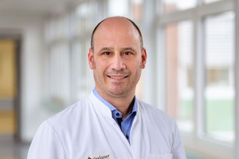Dr. Daniel Neuser