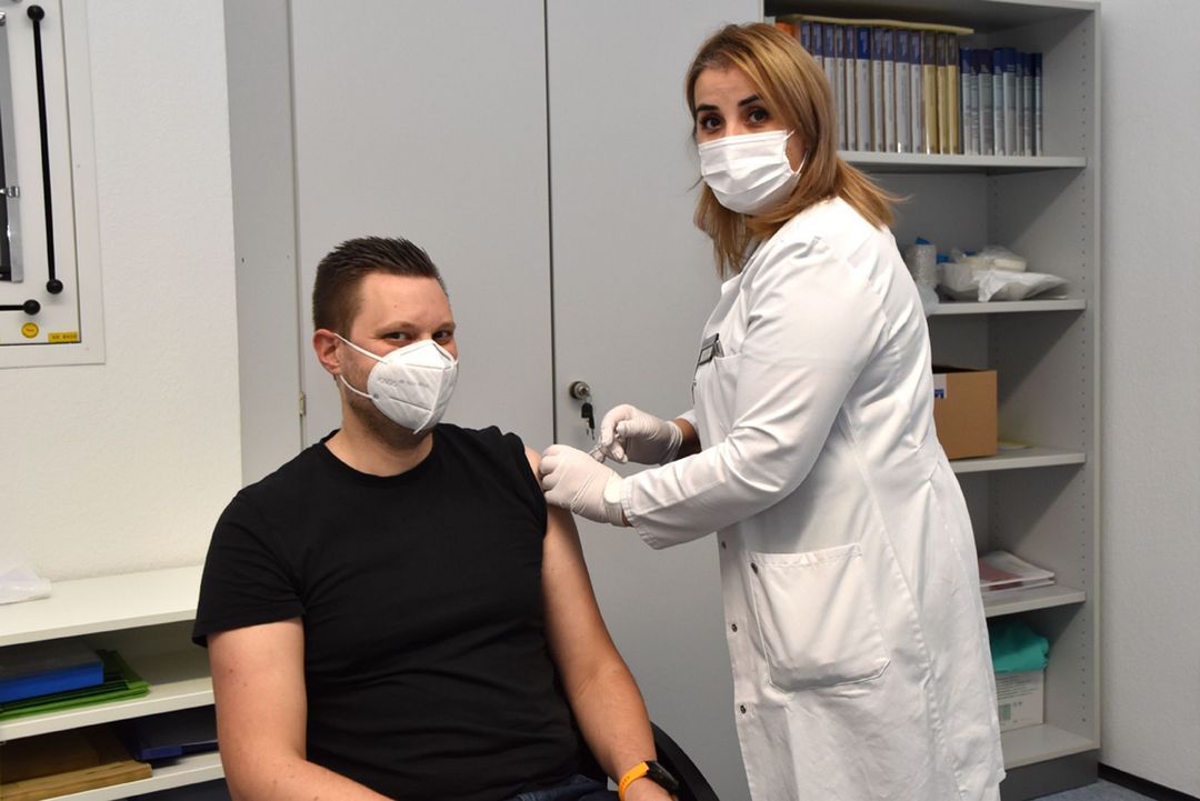 Allgemeinmedizinerin Silvica Draghiciu beim "Impfadvent" des MVZ Tönisvorst